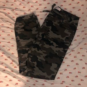 levi’s camo pants